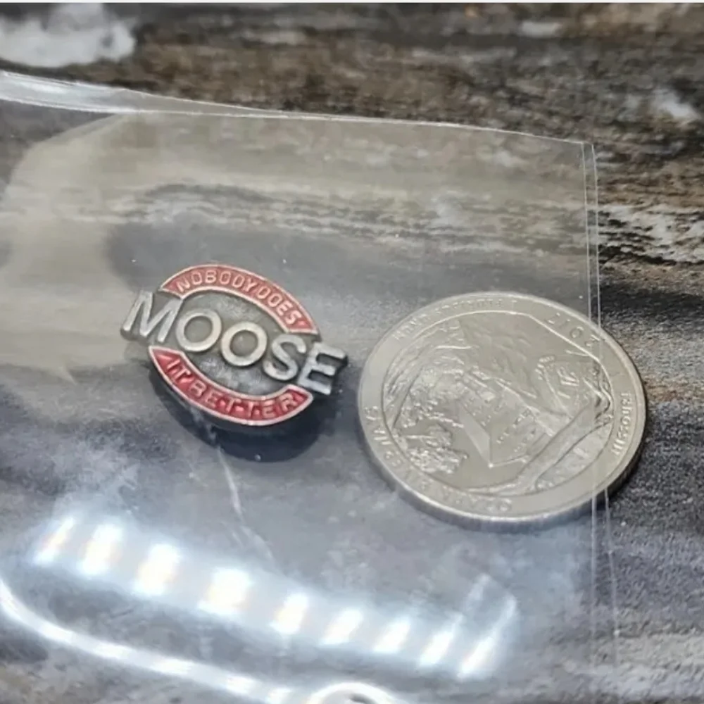 Moose Nobody Does It Better silver tone Lapel Hat Vest Pin Souvenir logo - Picture 1 of 4